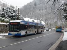 Duobus in Burg - links Trolleystangen angelegt, hinten rechts heruntergelassen