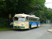 gewendeter Bus an der Einstiegshaltestelle Burg Brücke