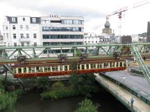 Elberfeld: Isländer Brücke zwischen den Stationen Ohligsmühle und Hbf