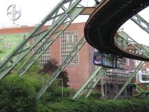 Bahn mit Bayer-Werbung am Bayerwerk, Blick von der Friedrich-Ebert-Str