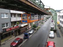 Einfahrt in die Station Sonnborner Str