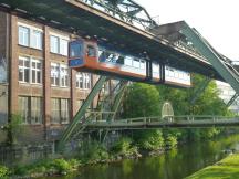 Barmen: Lagerhaus zwischen den Stationen Loher Brücke und Adlerbrücke