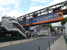 Ausfahrt aus der Station Völklinger Str Richtung Vohwinkel