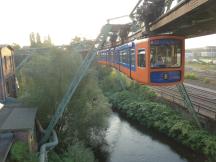 Einfahrt in die Station Wupperfeld