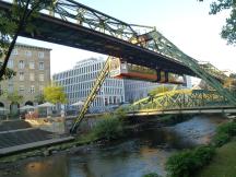 Elberfeld: Brücke Alexanderstr zwischen den Stationen Ohligsmühle und Hbf