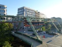 Elberfeld: Isländer Brücke zwischen den Stationen Ohligsmühle und Hbf