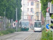 Vogtlandbahn (Normalspur) und Straßenbahn (Meterspur) auf der Äußere Schneeberger Str