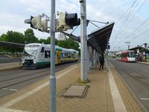 H Stadthalle - links Vogtlandbahn, rechts Straßenbahn