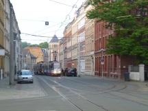 Bosestr Ecke Leipziger Str - mit ausschwenkendem Gleis für Abbieger nach vorne links