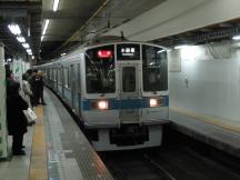 Triebwagen der 1000er Serie (Bj 1988) im Bf Tokyo Shinjuku