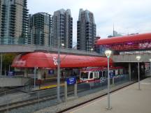 Siemens Typ S160 Triebwagen an der Victoria Park / Stampede Station