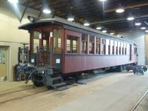 Personenwagen der White Pass & Yukon Railroad im Trolley Roundhouse