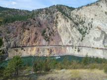 Ausblick vom KUMSHEEN Rafting Resort ins Thompson River Valley