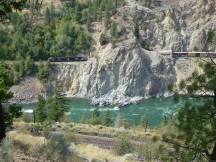 Ausblick vom KUMSHEEN Rafting Resort ins Thompson River Valley