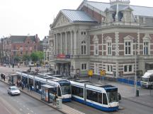 H Museumplein, rechts Het Concertgebouw (Konzertgebäude)