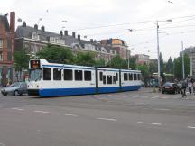 LHB-Wagen aus den 80er Jahren an der H Museumplein, Fahrtrichtung Centraal Station