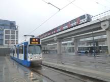 Endschleife Station Sloterdijk, im Hintergrund aufgeständert Metro-Linie M50