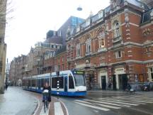 in der Marnixstraat nahe Leidseplein, rechts die Stadsschouwburg