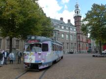 Partytram in der Schleife vor dem Rathaus