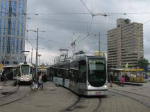 H Rotterdam Centraal Station, links L.4 Richtung Molenlaan, rechts L.25 Richtung Schiebroek