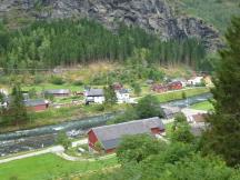 Ortschaft Håreina am Fluss Flåmselvi gelegen