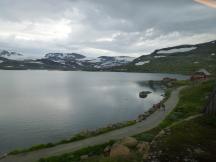 Fahrt über die Hardangervidda bei Finse mit Ausblick auf div. Gletscher