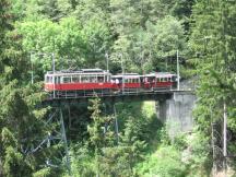 4-achsiger hist. Triebwagen mit 2 Beiwagen als Sonderzug auf der Kreither Brücke