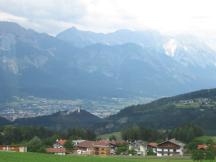 Ausblick auf Innsbruck mit der Skischanze Bergisel im Vordergrund