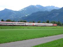 IC auf der Bahnstrecke Bregenz - St.Margrethen, gezogen einer SBB Re 420