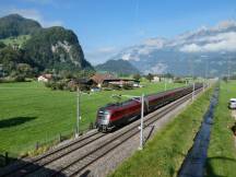 Railjet bei Flums (Schweiz) auf der Fahrt von Wien nach Zürich