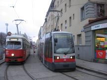 Endschleife Dornbach: links Linie 10, rechts Linie 44