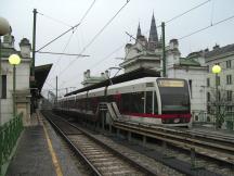 Zug des Typs T an der Station Josefstädter Str der ehemaligen Stadtbahn Wien
