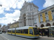 auf dem Praça do Comércio vor dem Arco da Rua Augusta