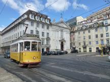 Largo do Corpo Santo nach hinten rechts führt die Strecke zur Estrela