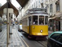 in der Rua da Conceição, im Hintergrund die Igreja da Madalena