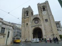 auf dem Largo da Sé vor der Catedral Sé Patriarcal