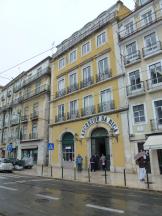 Talstation des Ascensor da Bica - mit den Gleisen der Linie 25E davor