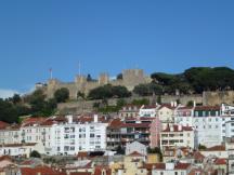 Ausblick vom Balkon oberhalb des oberen Stockwerks Richtung Castelo de S. Jorge