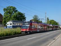 in Brüttelen, im Hintergrund der BRe 4/4 516 (Bj 1947) 