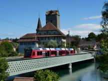 Brücke über die Aare bei Aarwangen,  im Hintergrund Schloss Aarwangen