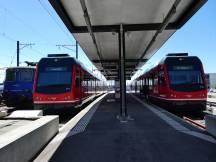 Kopfbahnhof Oensingen. Links Zug nach Langenthal, rechts Zug nach Solothurn