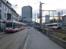 St.Gallen: links Trogenerbahn auf der Bahnhofstr, rechts S-Bahn der Thurbo