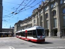 Vorortbahn nach Trogen auf dem Bahnhofsvorplatz in St. Gallen