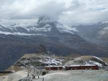 kurz vor Erreichen der Endstelle Gornergrat, im Hintergrund das Matterhorn