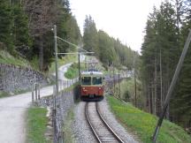 zwischen Mürren und Winteregg verläuft die Trasse parallel zum Güterweg