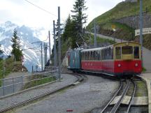 Einfahrt in die Bergstation Schynige Platte