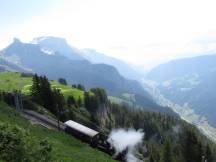 kurz vor der Bergstation - im Hinter­grund Tal der Schwarzen Lütschine