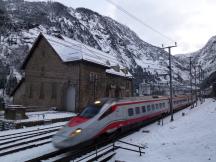 Trenitalia vor dem Unterwerk nahe Göschenen