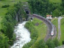 Trenitalia auf der unteren Wattingerbrücke vor dem Wattingerkehrtunnel