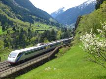 Cisalpino Pendolino zwischen Gurtnellen und Pfaffensprung